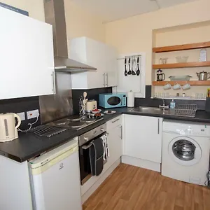 Spacious 2 Bed In The Heart Of Old Town Edinburgh